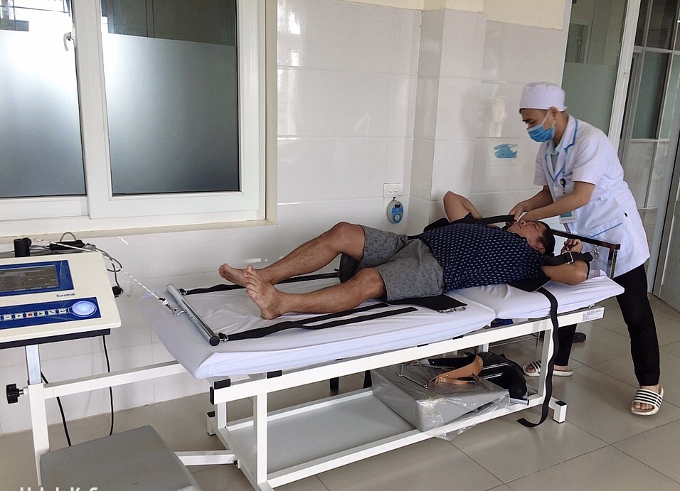 Phương pháp kéo dãn cột sống tại khoa đông y - Phục hồi chức năng bệnh viện đa khoa Bảo Sơn 