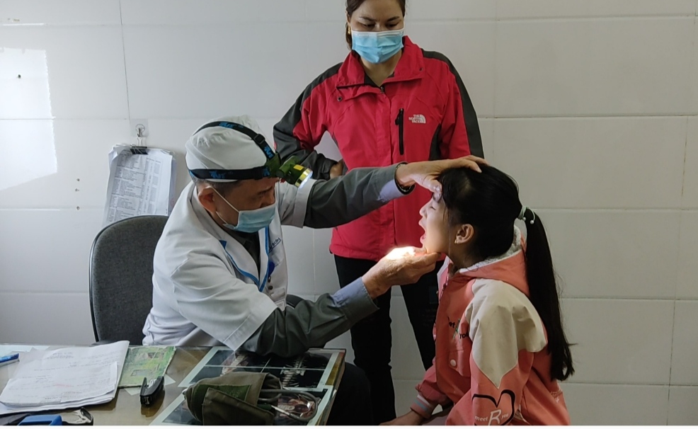 hình ảnh các bác sỹ bệnh viện đa khoa Bảo Sơn đang khám cho bệnh nhân